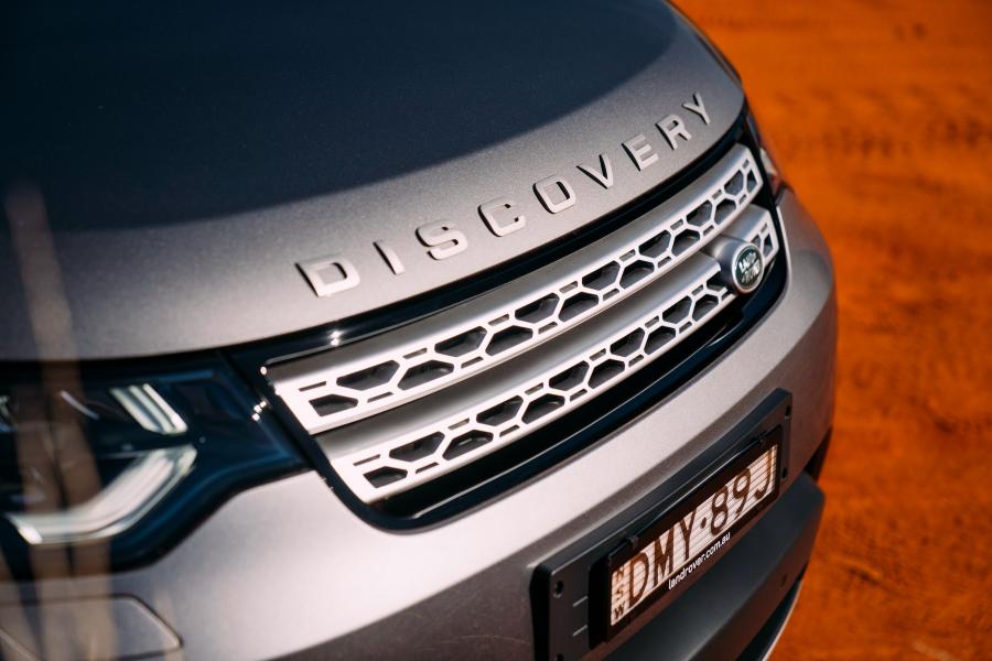 Логотип Land Rover Discovery HSE 2017 года  (AU) (фото 29 из 40)